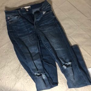 GARAGE Knee ripped jeans